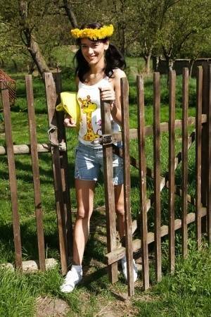 Sweet brunette teen Amanda undressing her clothes outdoors on chickinfo.com