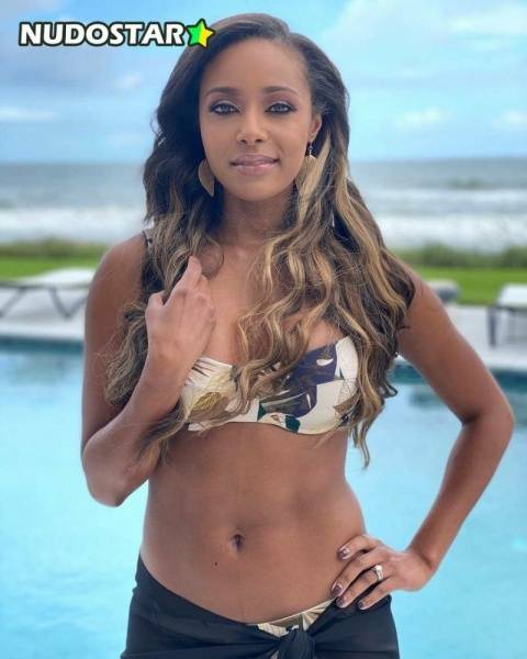 Brandi Rhodes Leaks on chickinfo.com