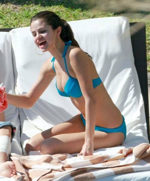 Selena Gomez Sexy Bikini Paparazzi Set Leaked - Usa on chickinfo.com