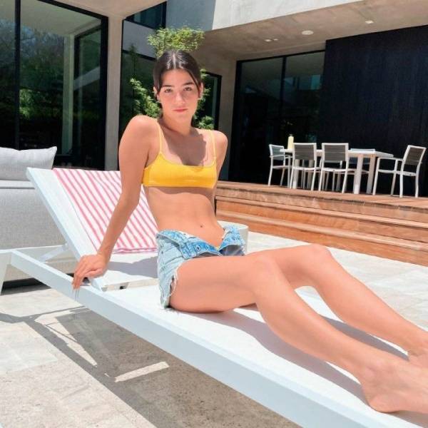 Charli D’Amelio Poolside Bikini Strip Posing Set Leaked - Usa on chickinfo.com