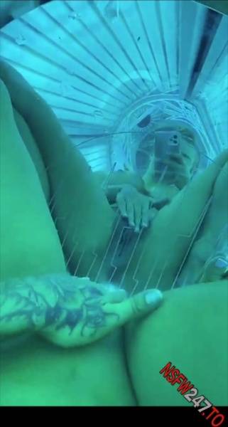 Dakota James Mirror on the bottom of the tanning bed !! Had to play with my pussy it was so hot snapchat premium 2020/10/24 porn videos on chickinfo.com