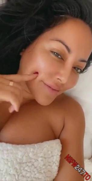 Kiara Mia morning snaps on bed snapchat premium porn videos on chickinfo.com