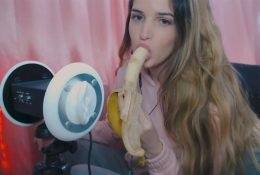 Luz ASMR Eating A Banana Video on chickinfo.com