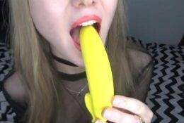 Peas And Pies Banana Sucking Sensual ASMR Video on chickinfo.com