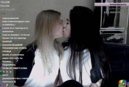 Russian Twitch Girls Kissing for Big Donation - Russia on chickinfo.com