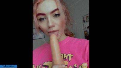 Hot heeyhelly blowjob dildo OnlyFans video on chickinfo.com