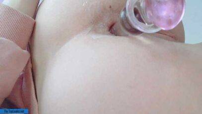 Naughty Oh_honey69 anal dildo on chickinfo.com