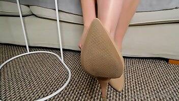 Tinsleyteaser angry boss bitch makes you worship her perfect feet so that you can make up for you... on chickinfo.com