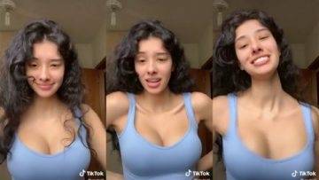 Voulezjj Topless Boob Bouncing Video on chickinfo.com