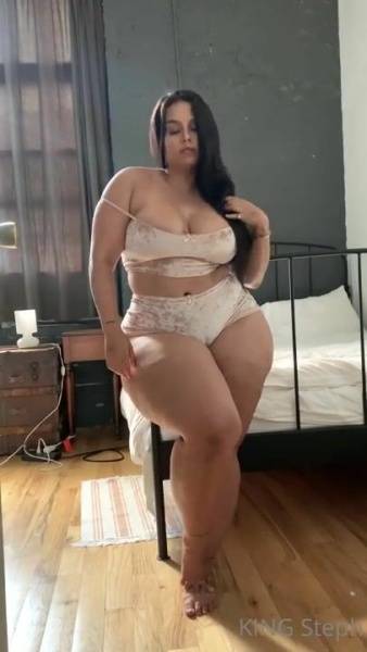 Kingstephofficial fat ass in white lingerie on chickinfo.com