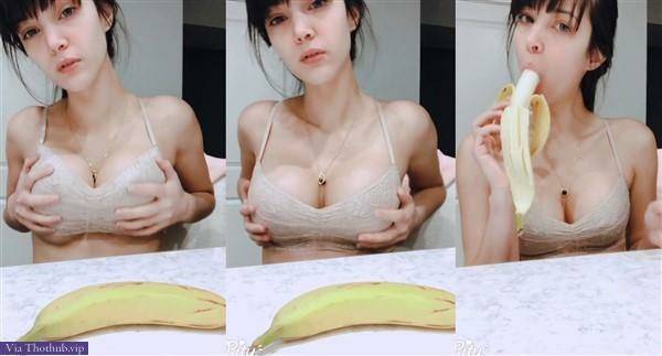 CinCinBear Nude Banana Blowjob Video on chickinfo.com