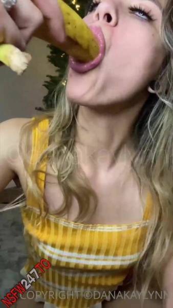 Dana Kay Lynn That one time I sucked and fucked a banana for Christmas almost 10 minutes onlyfans porn videos on chickinfo.com
