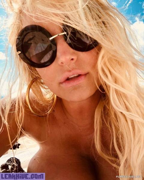 Leaked Jessica Simpson Topless And Bikini Selfie Shots on chickinfo.com