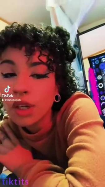 Curly girl flashes her nake ass in the mirror on Tiktok adult on chickinfo.com
