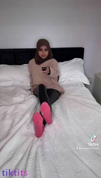 An arab girl participates in nude Tik Tok porn trends and shines her naked breasts and pussy on camera on chickinfo.com