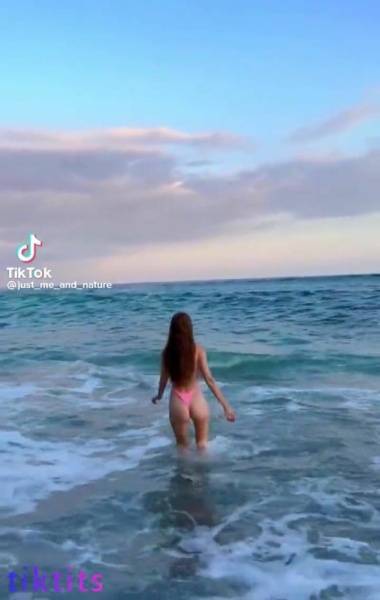 Sexy ass at the sea on chickinfo.com