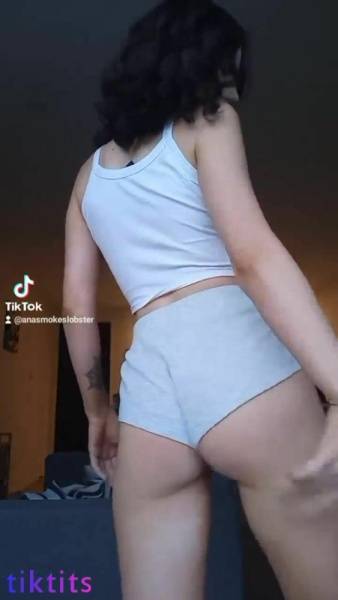 Funny booty shaking in shorts on TikTok 18+ on chickinfo.com