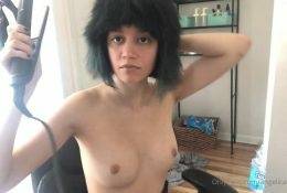 Angelica Topless AngelicaSlabyrinth Hair Straightening Leaked Video on chickinfo.com