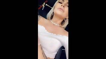 Layna boo pussy fingering in car snapchat premium xxx porn videos on chickinfo.com