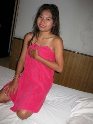 Petite Thai girl washes up her shaved pussy after bareback sex with a tourist - Thailand on chickinfo.com