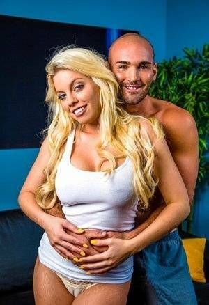 Sexy blonde Brittany Amber and Bobby Bull hookup for sexual intercourse on chickinfo.com