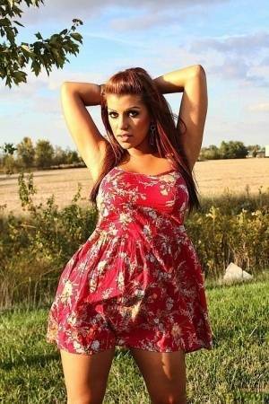 Amateur solo girl Briana Lee flashes her tits and twat in the countryside on chickinfo.com