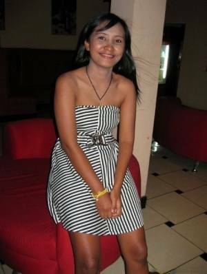 Thai cutie Pla offers up her bald pussy to a visiting sex tourist - Thailand on chickinfo.com