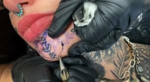 Tattoo enthusiast Amber Luke gets a new face tat from a female artist on chickinfo.com