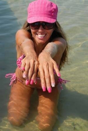 Amateur model Lori Anderson shows her hairy arms while wearing a bikini on chickinfo.com