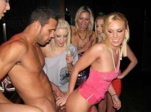 Hot slut Jamey Janes & pals give lucky guy blowjob of his life in hot groupsex on chickinfo.com