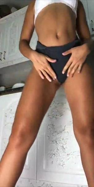 Paola Skye kitchen booty spreading & twerking snapchat premium xxx porn videos on chickinfo.com