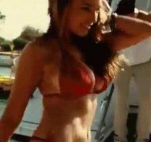 Tiktok Porn Kelly Brook in Piranha 3D on chickinfo.com