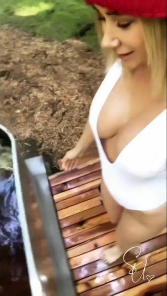 SARA JEAN UNDERWOOD NUDE OUTDOOR BATHING on chickinfo.com