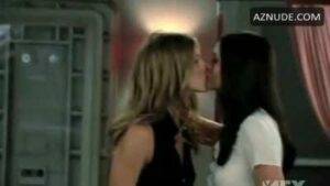 Tiktok Porn Jennifer Aniston and Courteney Cox kiss from Dirt season 1 finale episode on chickinfo.com