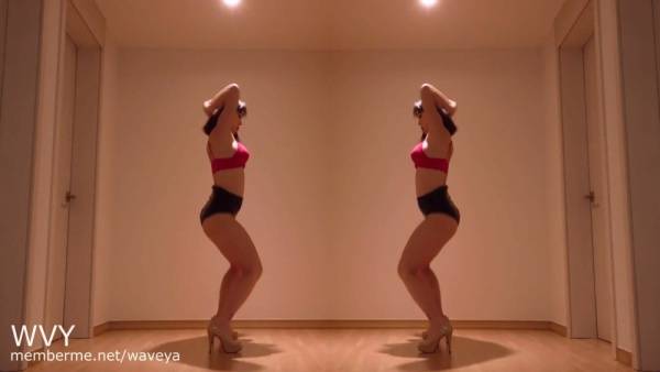 WAVEYA MEMBERME SEXY TWERKING VIDEO on chickinfo.com