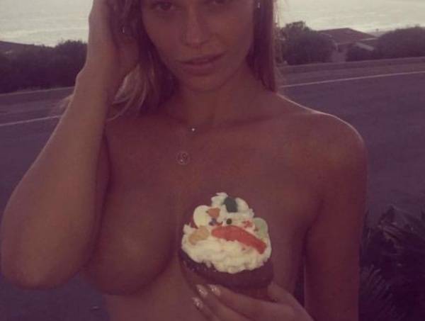 Samantha Hoopes Sexy on chickinfo.com