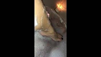 VALENTINA JEWELS Bubble baths and cute toes onlyfans porn videos on chickinfo.com