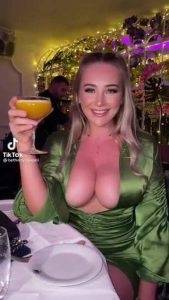 Leaked Tiktok Porn Green shirt with a bit of cleavage Mega on chickinfo.com
