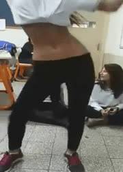 Cute teen twerking in class on chickinfo.com