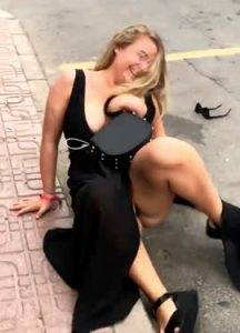 Drunk spring break slut can2019t hold her titties in place on chickinfo.com