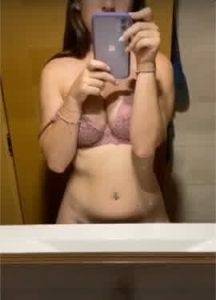 Spanish teen teasing on the toilet - Spain on chickinfo.com