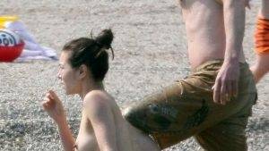 China Chow Goes Topless At The Beach (28 Photos) Mega - China on chickinfo.com