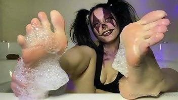 Waifufeetmilk Clown JOI in bathtub xxx onlyfans porn on chickinfo.com