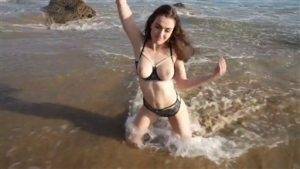 Ally Hardesty Leaked Onlyfans Boobs Show at Beach Porn Video Mega on chickinfo.com