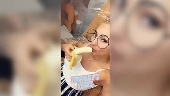 Michaelaisizzu Eating a banana while an Asian guy was doing my ped xxx onlyfans porn on chickinfo.com