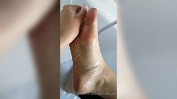 Strawberrytoex showering my tiny feet after a cho xxx onlyfans porn on chickinfo.com