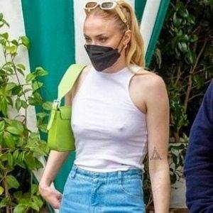 Delphine SOPHIE TURNER POST-PREGNANCY NIPPLE POKIES on chickinfo.com