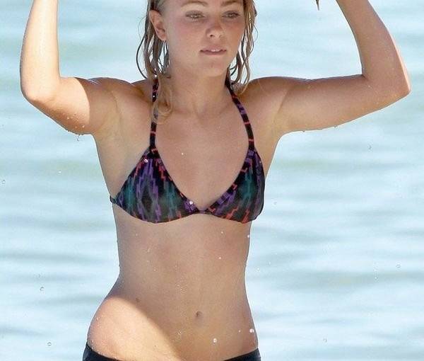 Annasophia Robb Sexy on chickinfo.com