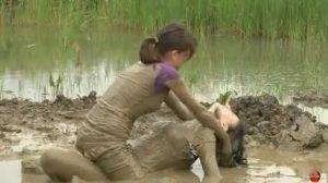 Two women have a romantic time in mud Thothub on chickinfo.com