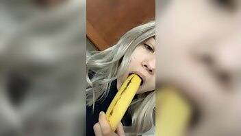 Alyssa Scott Onlyfans Banana Sucking and Boobies Squeezing XXX Videos Leaked on chickinfo.com